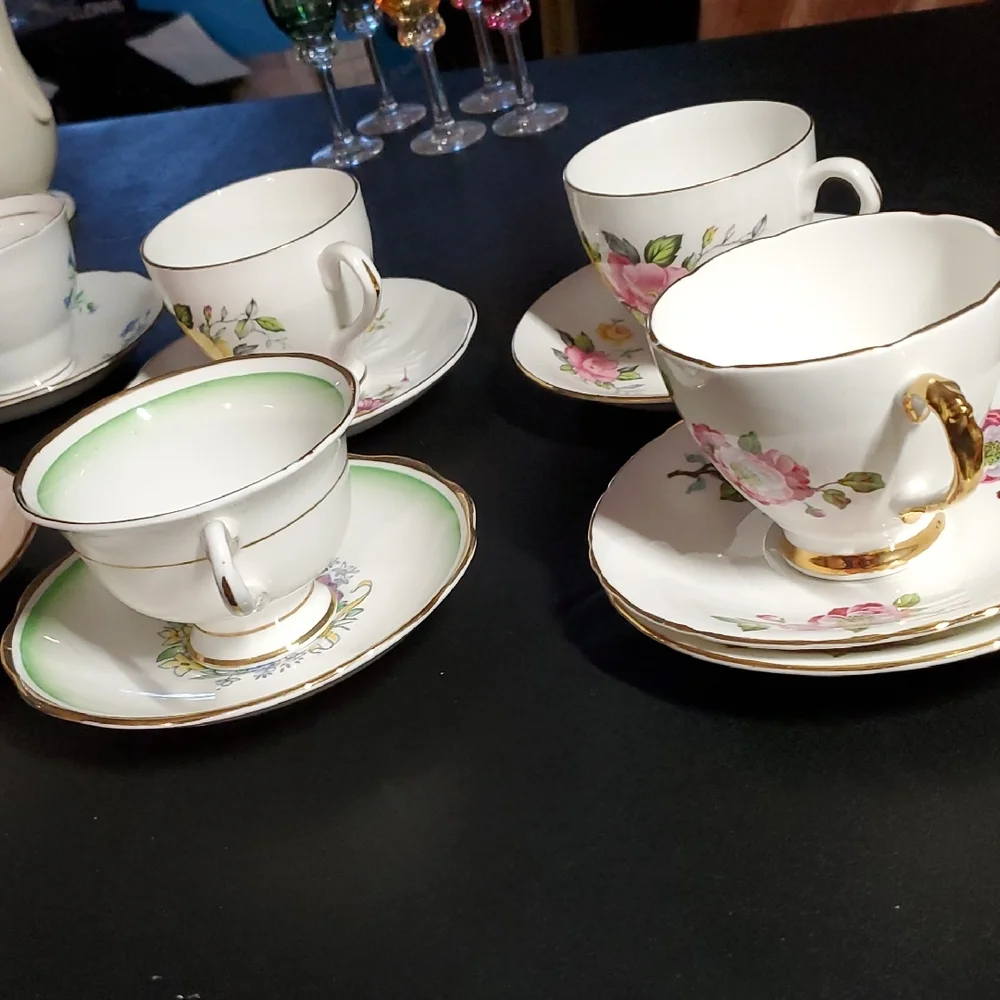 Eight Different Sets Of Floral Porcelain Teacup and Saucer Set - Picture 11 of 13